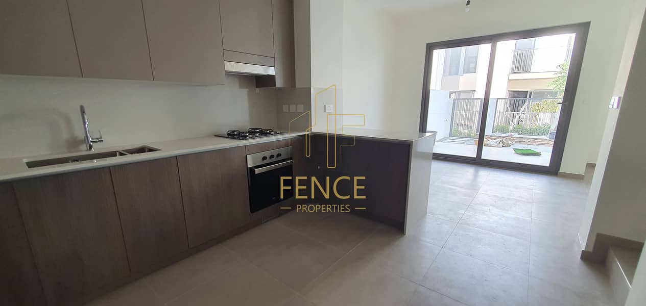 SINGLE ROW | BRAND NEW | NEAR TO POOL AND PARK SINGLE ROW | BRAND NEW | NEAR TO POOL AND PARK