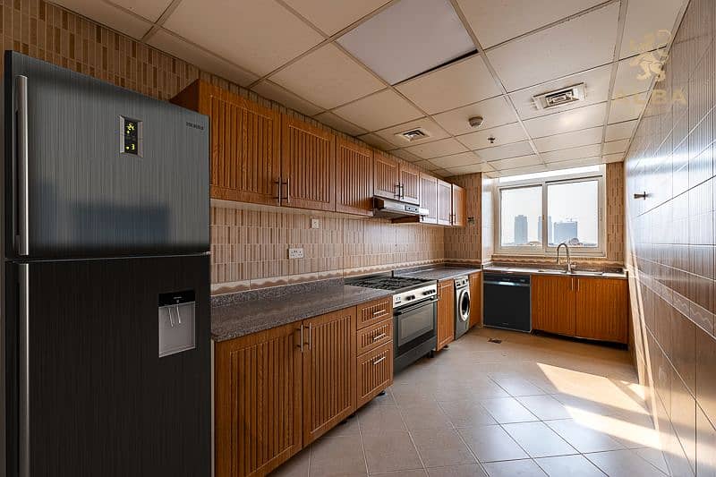 16 KITCHEN. jpg