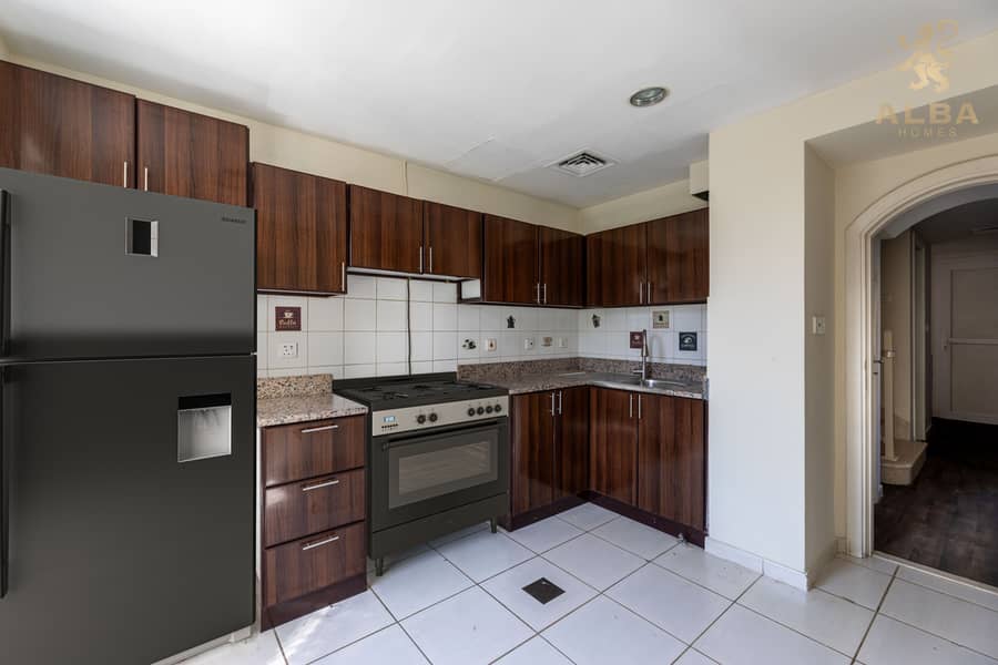 6 KITCHEN. jpg