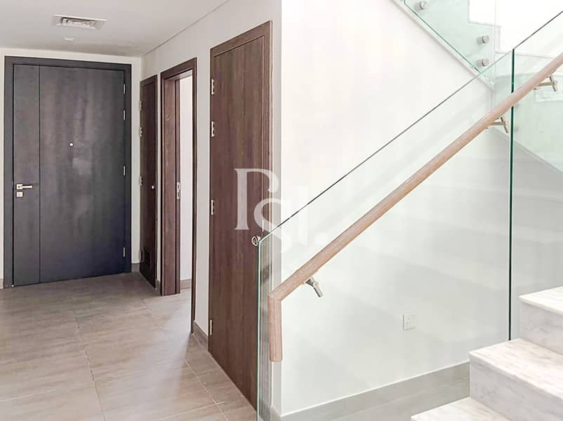 5 yas-acres-yas-island-abu-dhabi-stairs. JPG