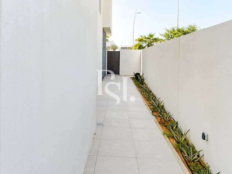 13 yas-acres-yas-island-abu-dhabi-pathway. JPG