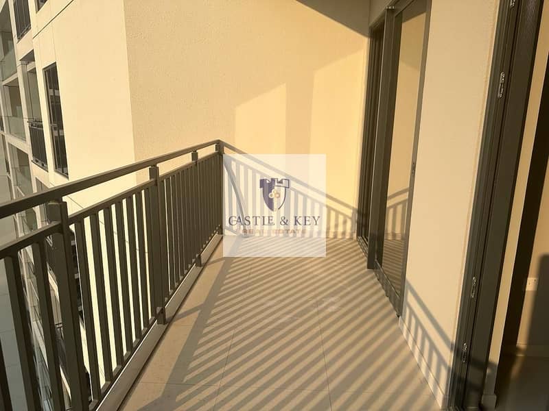 12 Zada 2119 Balcony1. jpg