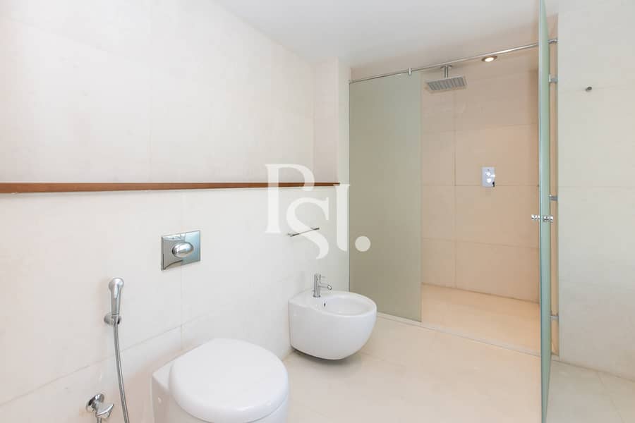9 Al-qurm-villa-abu-dhabi-master-bathroom (2). jpg