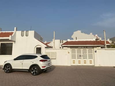 Villa supervised by citizens only