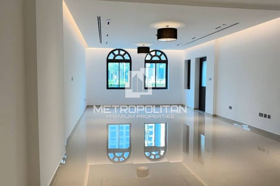Upgraded | Vacant 3 BR townhouse + Utilities room