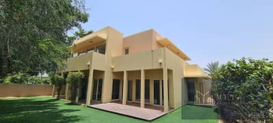 Beautiful Single Row Villa - 5Bedroom +Maid room, Spacious living, Green garden