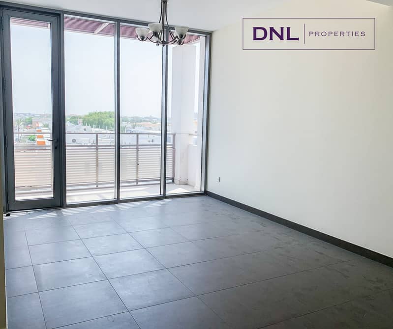 Prime Location | Huge Balcony | Near SZR