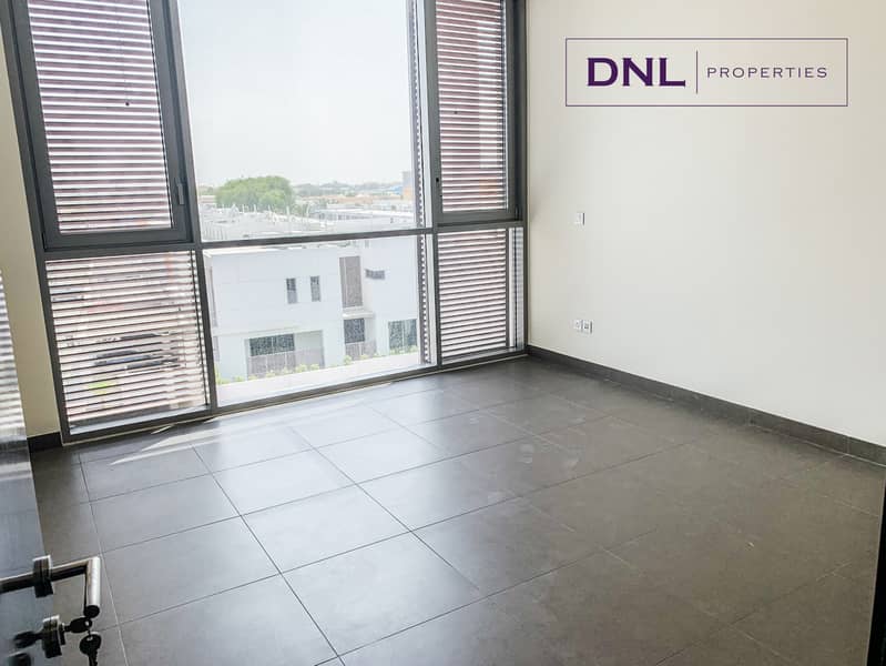 6 Prime Location | Huge Balcony | Near SZR