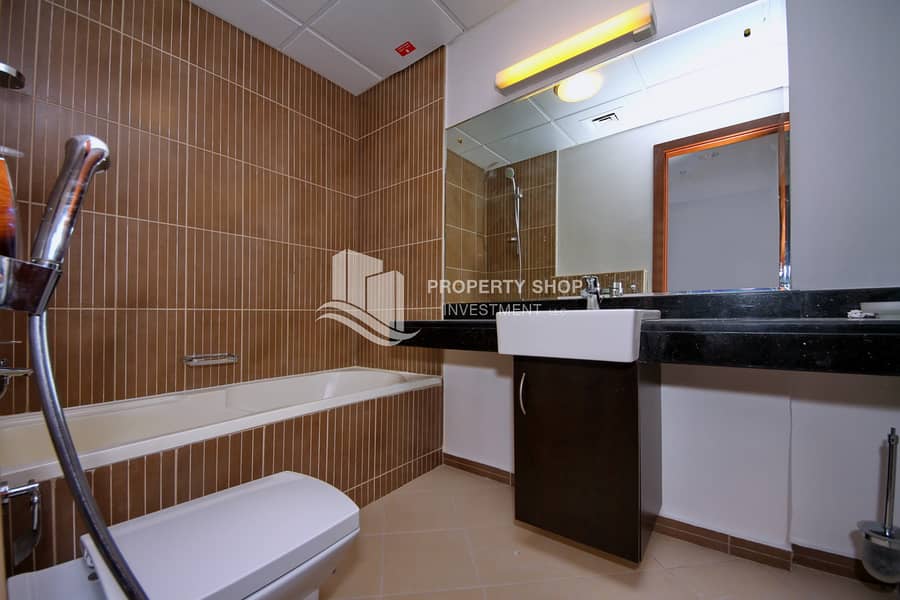 9 1-bedroom-apartment-al-reem-island-shams-abu-dhabi-sea-view-tower-bathroom. JPG