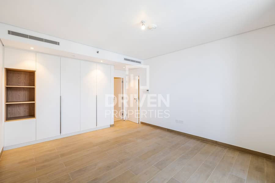 Spacious Apt | Corner Unit | Marina View