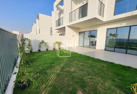 Vacant | Single Row | Landscaped