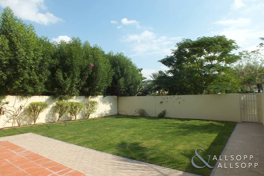 Huge Corner Plot 3E | Backing Pool & Park