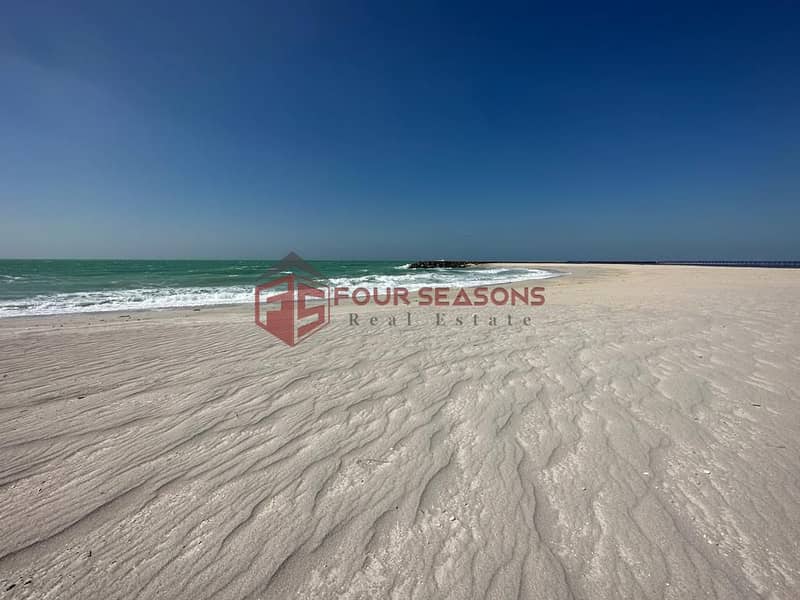 LAST AVAILABLE PROPERTY DIRECT TO THE SEA LAST AVAILABLE PROPERTY DIRECT TO THE SEA
