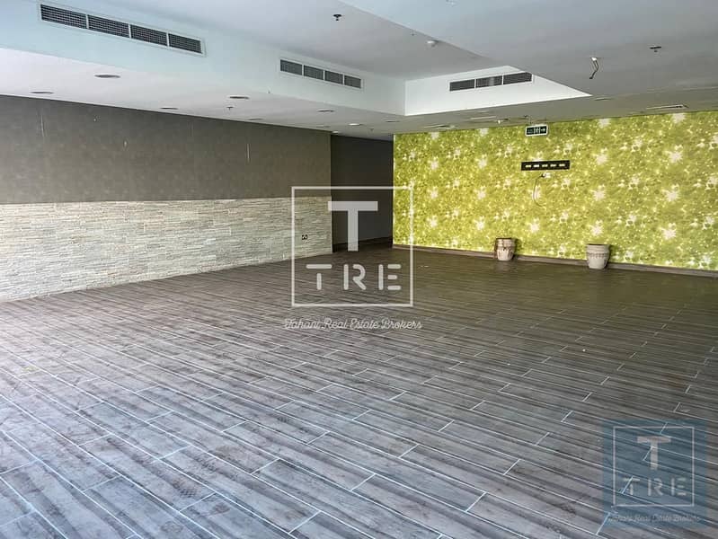 3 Amaizing shop 2 floors plus terrace available in marina walk