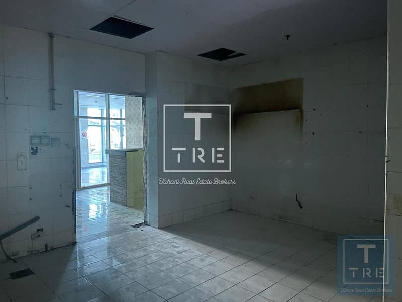 7 Amaizing shop 2 floors plus terrace available in marina walk