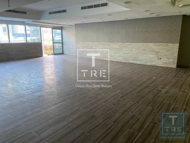 9 Amaizing shop 2 floors plus terrace available in marina walk