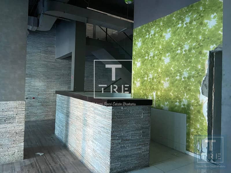 11 Amaizing shop 2 floors plus terrace available in marina walk