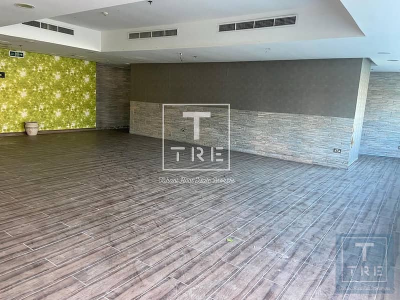 17 Amaizing shop 2 floors plus terrace available in marina walk