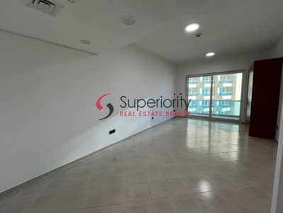 Vacant With Nice Pool and Lake View