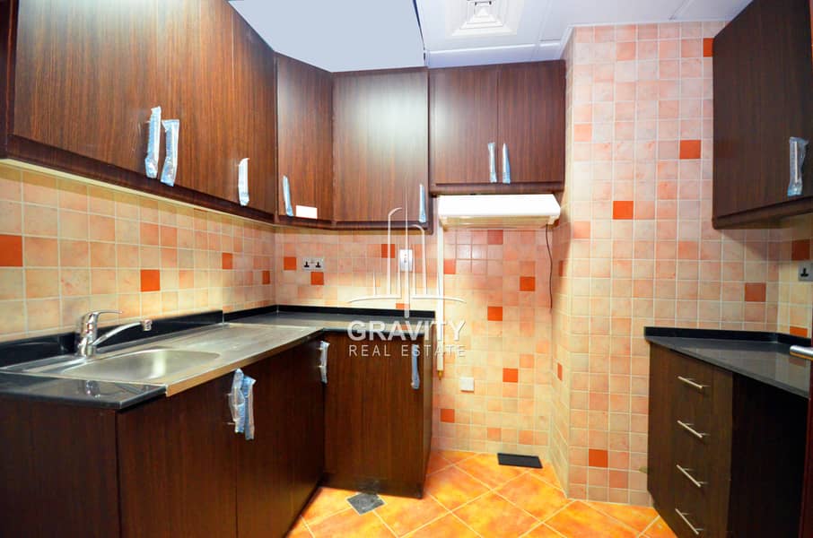 11 kitchen-with-sink-and-hang-cupboard-in-1-bebroom-apartment-in-reem-island. JPG