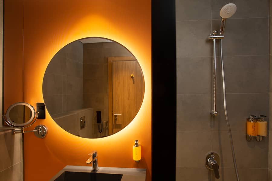 3 Bathroom (2). jpg