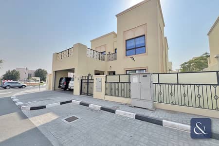 5 Bedrooms + maid's | Vacant on Transfer