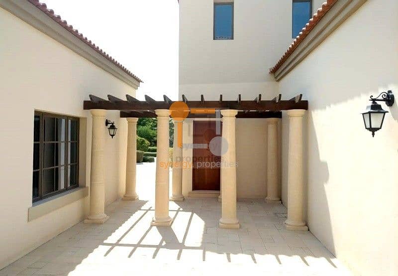 6 Huge Plot | Gorgeous 5 bed Villa in JGE|