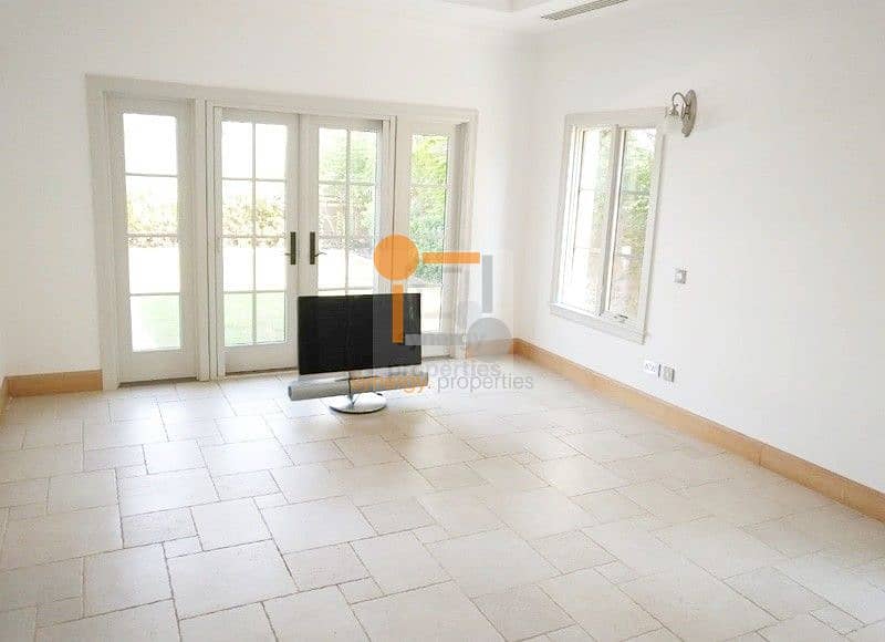 7 Huge Plot | Gorgeous 5 bed Villa in JGE|