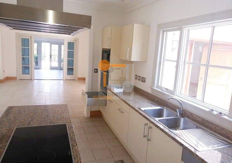 10 Huge Plot | Gorgeous 5 bed Villa in JGE|
