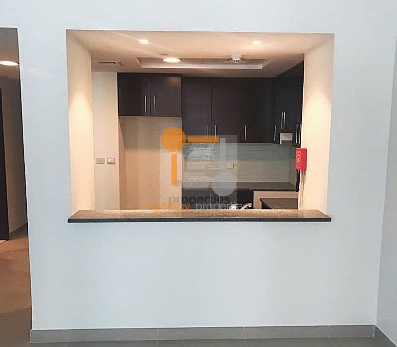 5 Spacious Studio with partial Canal view