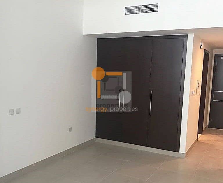 6 Spacious Studio with partial Canal view