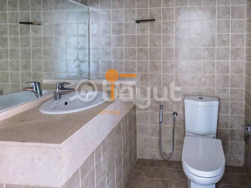 10 6.5% ROI | Well Maintained townhouse in JVC |