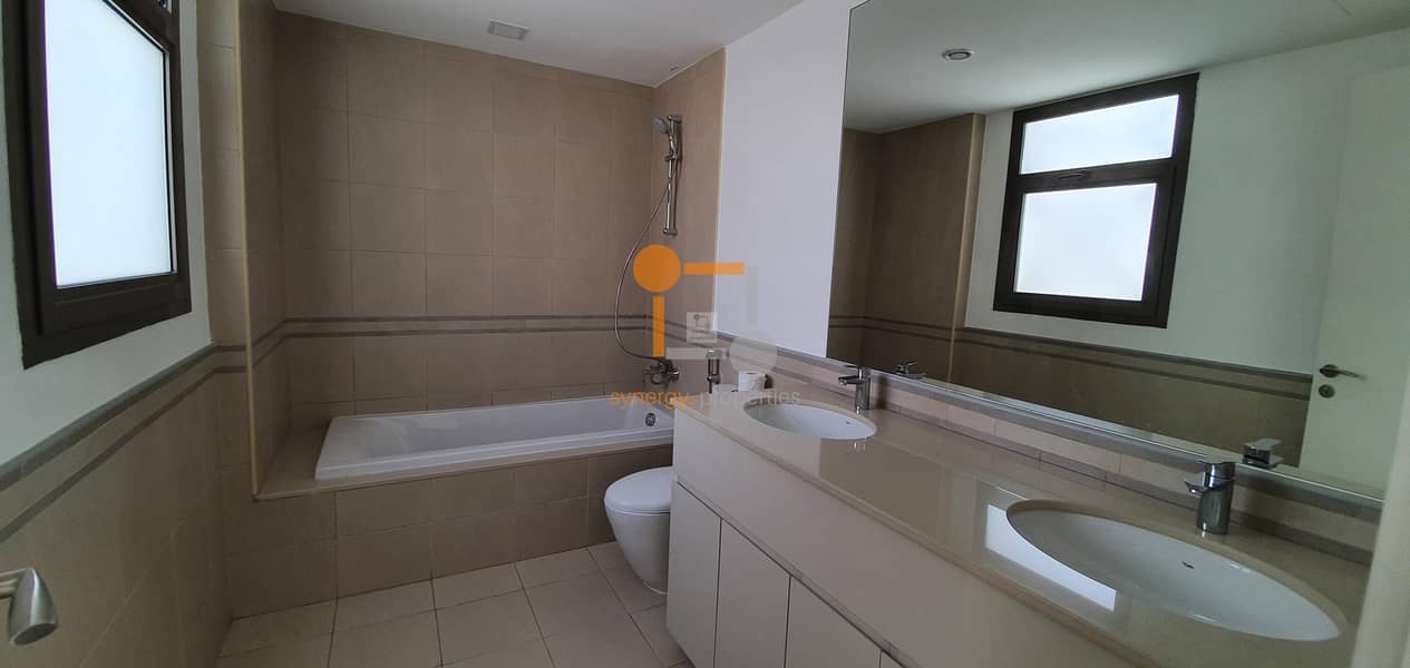17 3 BED TOWNHOUSE I INVESTOR DEAL I NEAR TO POOL AND PARK