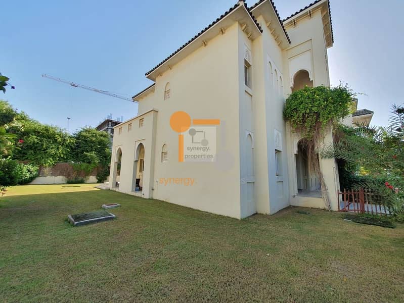 5 Exclusive 6 Bed Villa