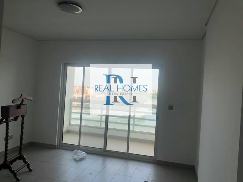 8 Spacious 3 Bedroom +M | Duplex | Lake View
