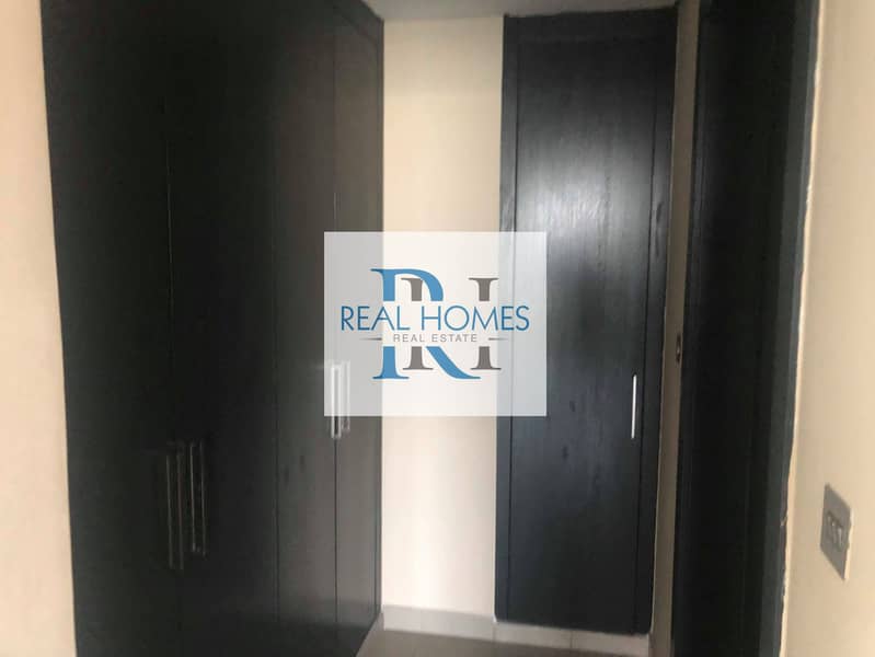 11 Spacious 3 Bedroom +M | Duplex | Lake View