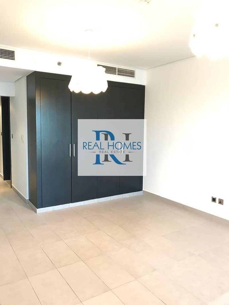14 Spacious 3 Bedroom +M | Duplex | Lake View