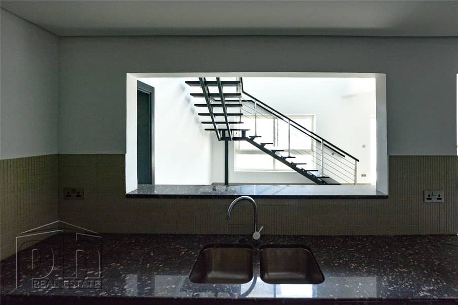 7 Stunning 3 Bed Duplex | Pool View | 2