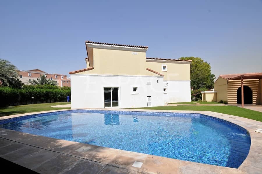 Family Villa - Private Pool - Close to Gate