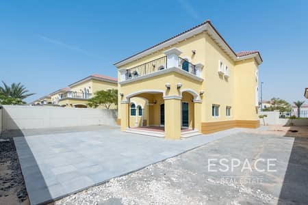 3 Bedroom Villa for Sale in Jumeirah Park, Dubai - Exclusive | 6400 Plot | Away from Roads