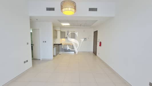 Vacant | Corner Unit | Close to Metro