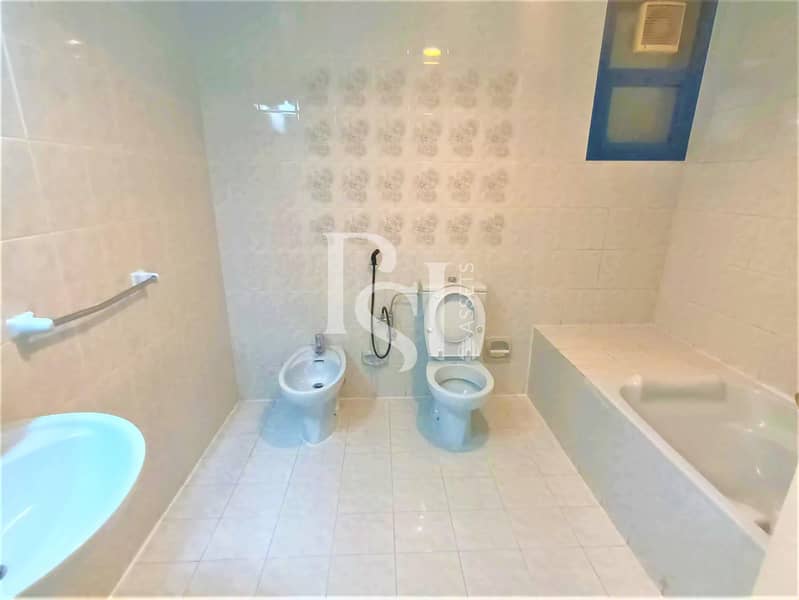 18 BATHROOM-3. jpg