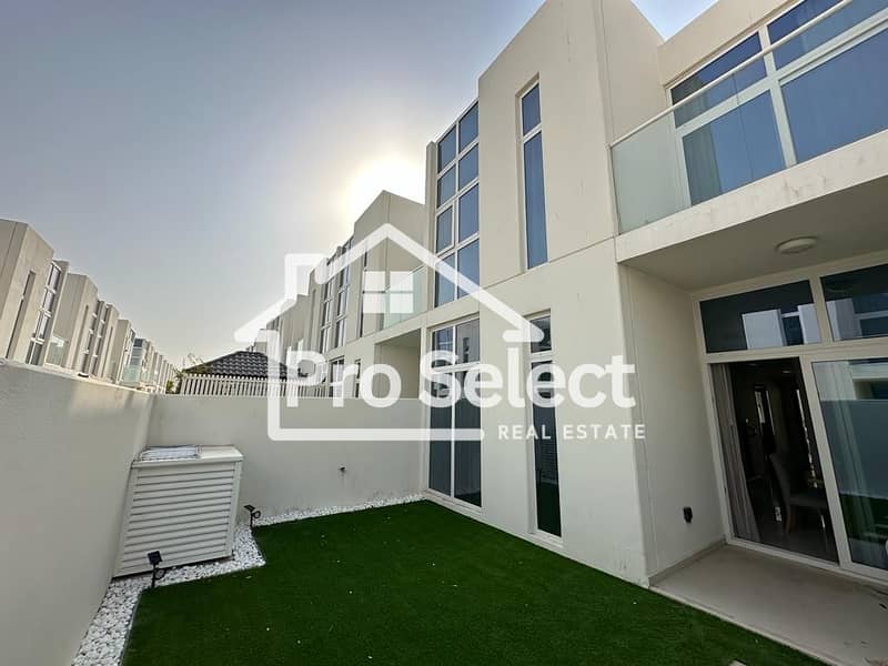 FULLY FURNISHED 4BR TOWNHOUSE - READY TO MOVE - BIG LAYOUT