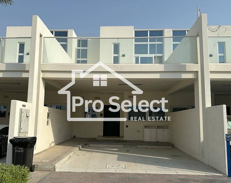 FULLY FURNISHED 4BR TOWNHOUSE - READY TO MOVE - BIG LAYOUT