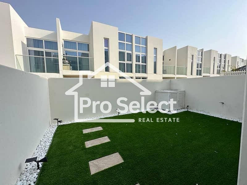 FULLY FURNISHED 4BR TOWNHOUSE - READY TO MOVE - BIG LAYOUT - Image 9