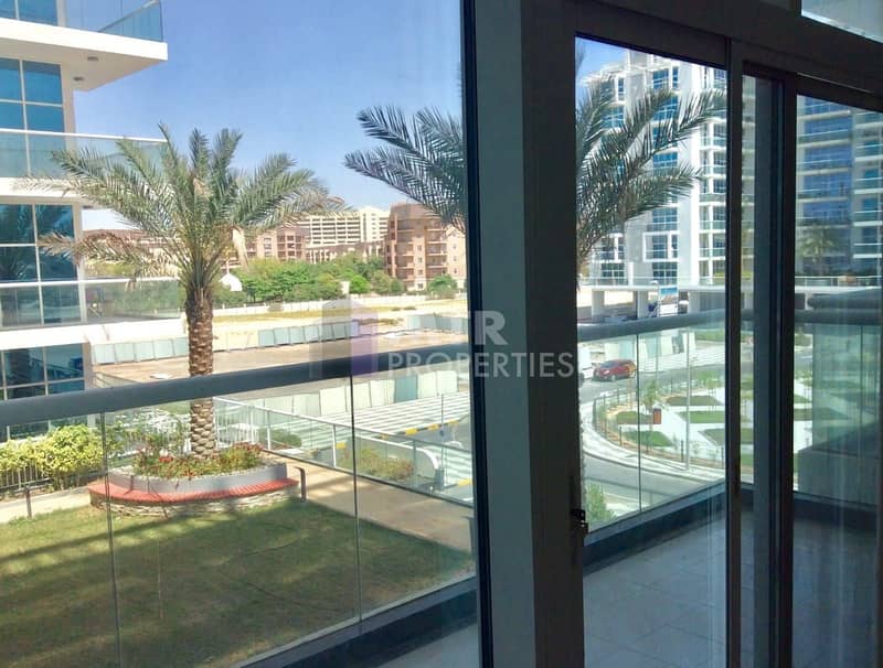 Worth Living / Vacant 2 Bedroom Apartment