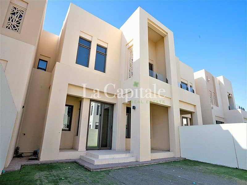 Pool & Park View | Single Row | Mid Unit Type Pool & Park View | Single Row | Mid Unit Type