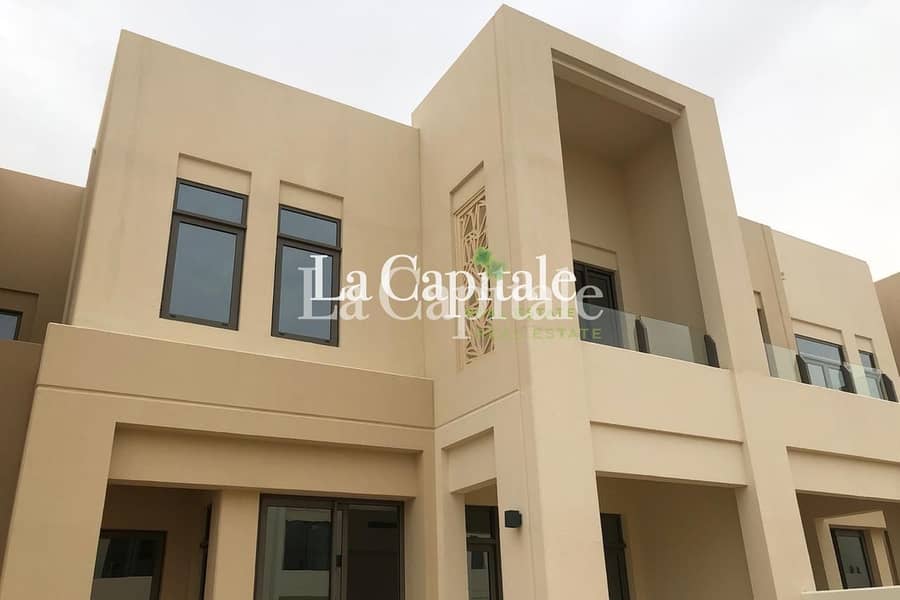 Into the Pool & Park |Single Row| Mid Unit Type I Into the Pool & Park |Single Row| Mid Unit Type I