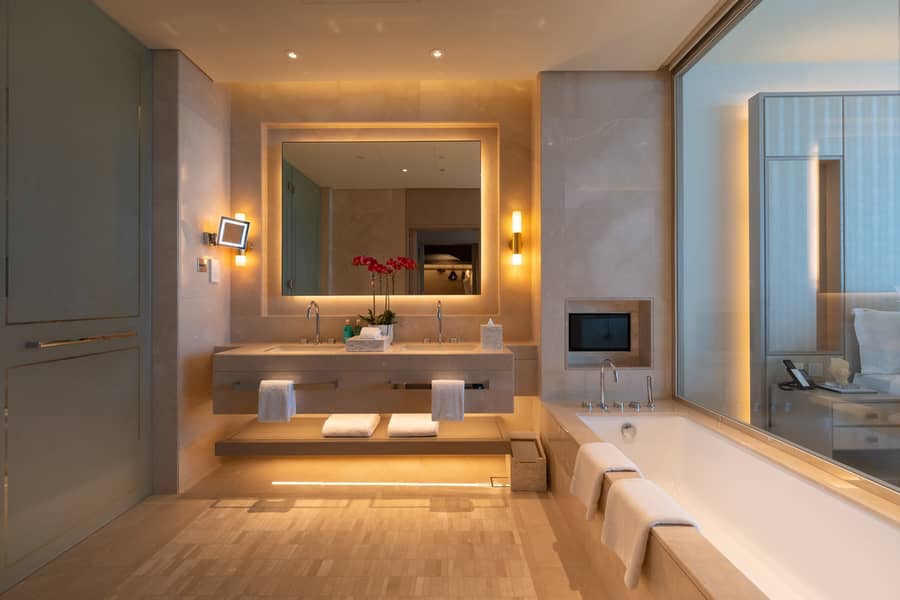 6 Bathroom. jpg