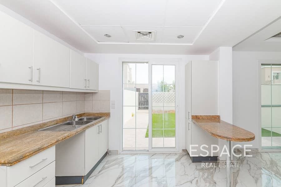 Upgraded | Marble Finish | Quiet Location - Image 7